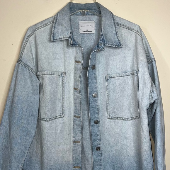 Celebrity Pink Shacket Light Wash Denim Button Front Size Medium - Picture 11 of 13